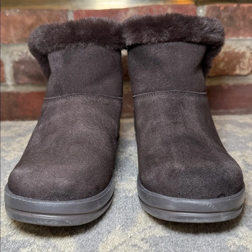Skechers Women's Arch Fit Rise Boot Chocolate Brown Size 7.5